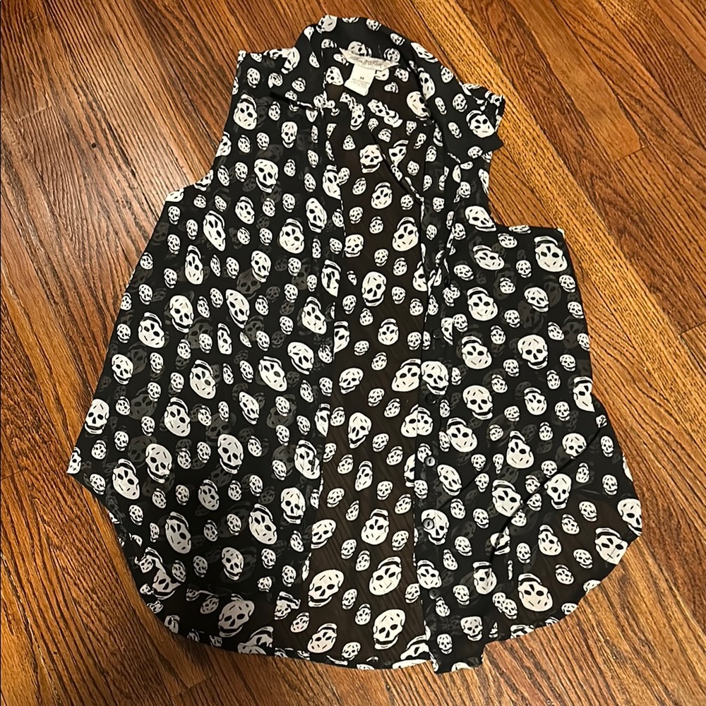 Skull Print Sleeveless Blouse